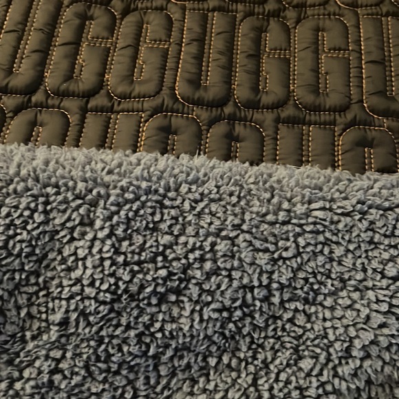 UGG 3/4 ZIP PULL OVER HOODIE SIZE M - Picture 3 of 4